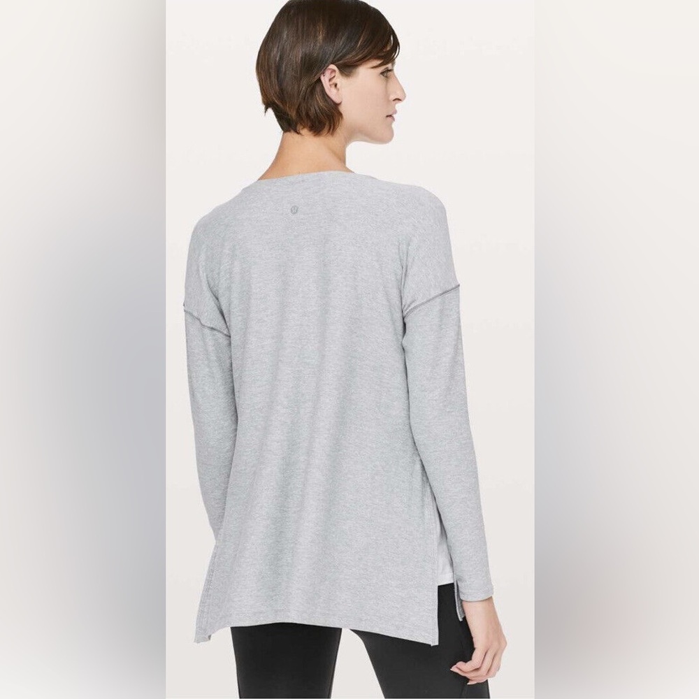 75. Lululemon Unwind Long Sleeve Shirt Side Slits Heathered Gray Tunic